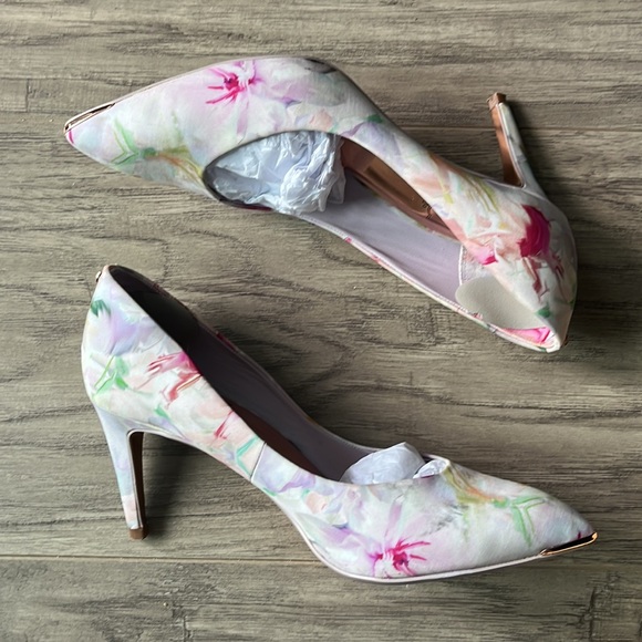 Ted Baker Floral Fabric Heels, Size 39, HP! - Picture 3 of 7